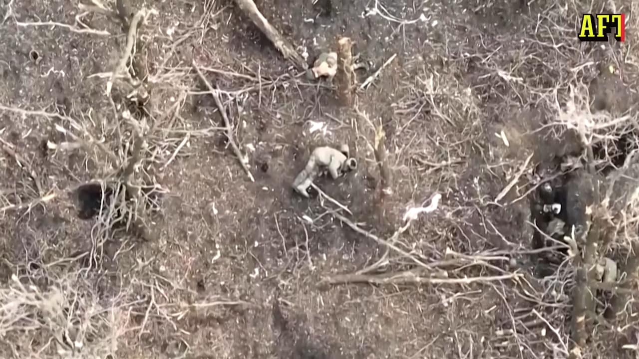 Drönarbilderna visar fruktansvärda förlusterna på slagfältet