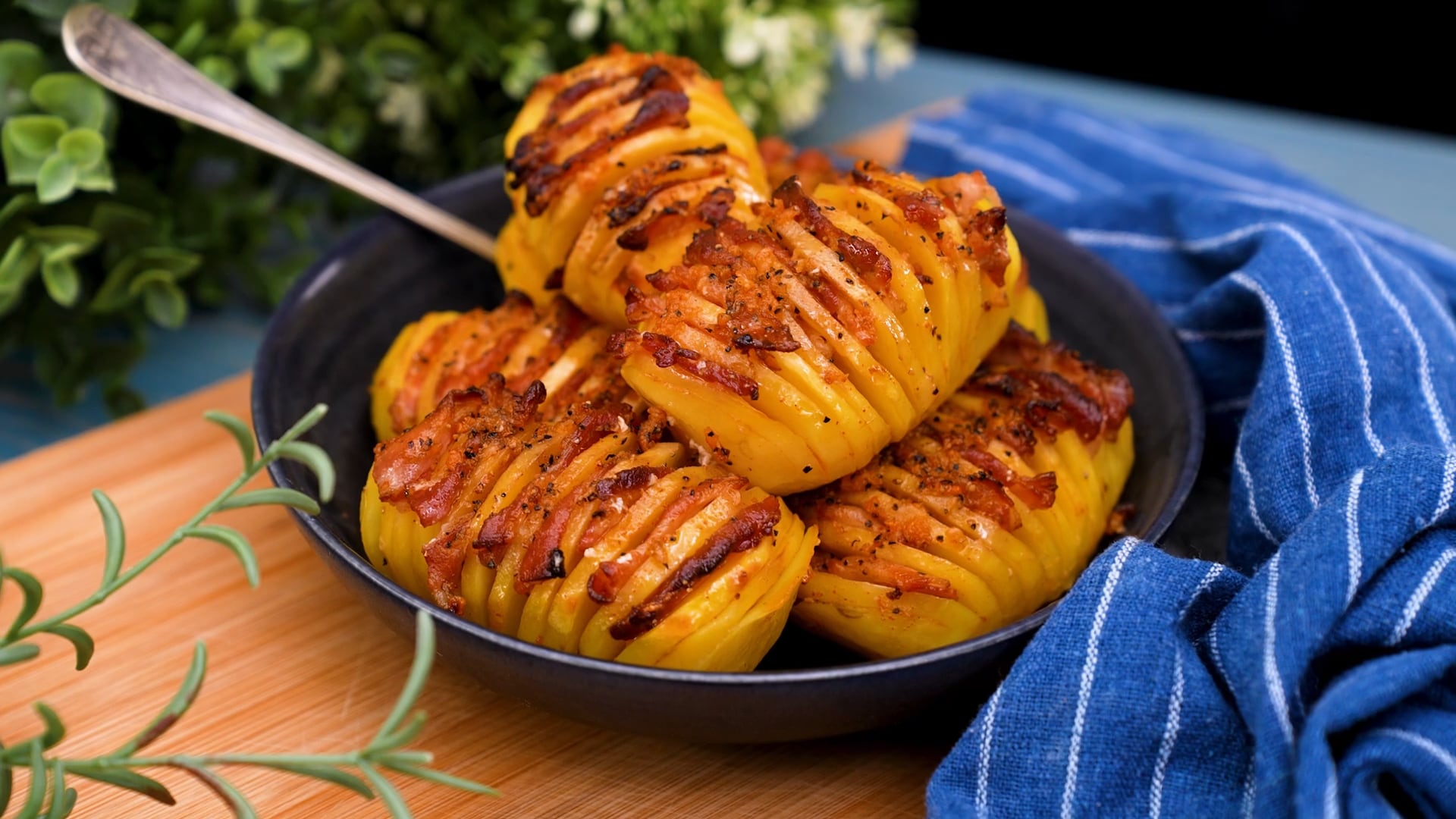 Hasselbackspotatis med bacon