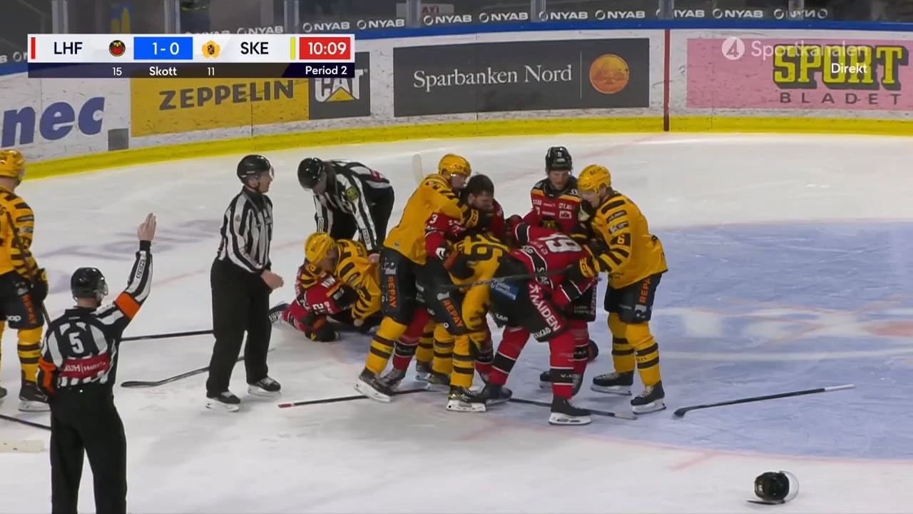 Här brakar det loss i derbyt – jätteslagsmål