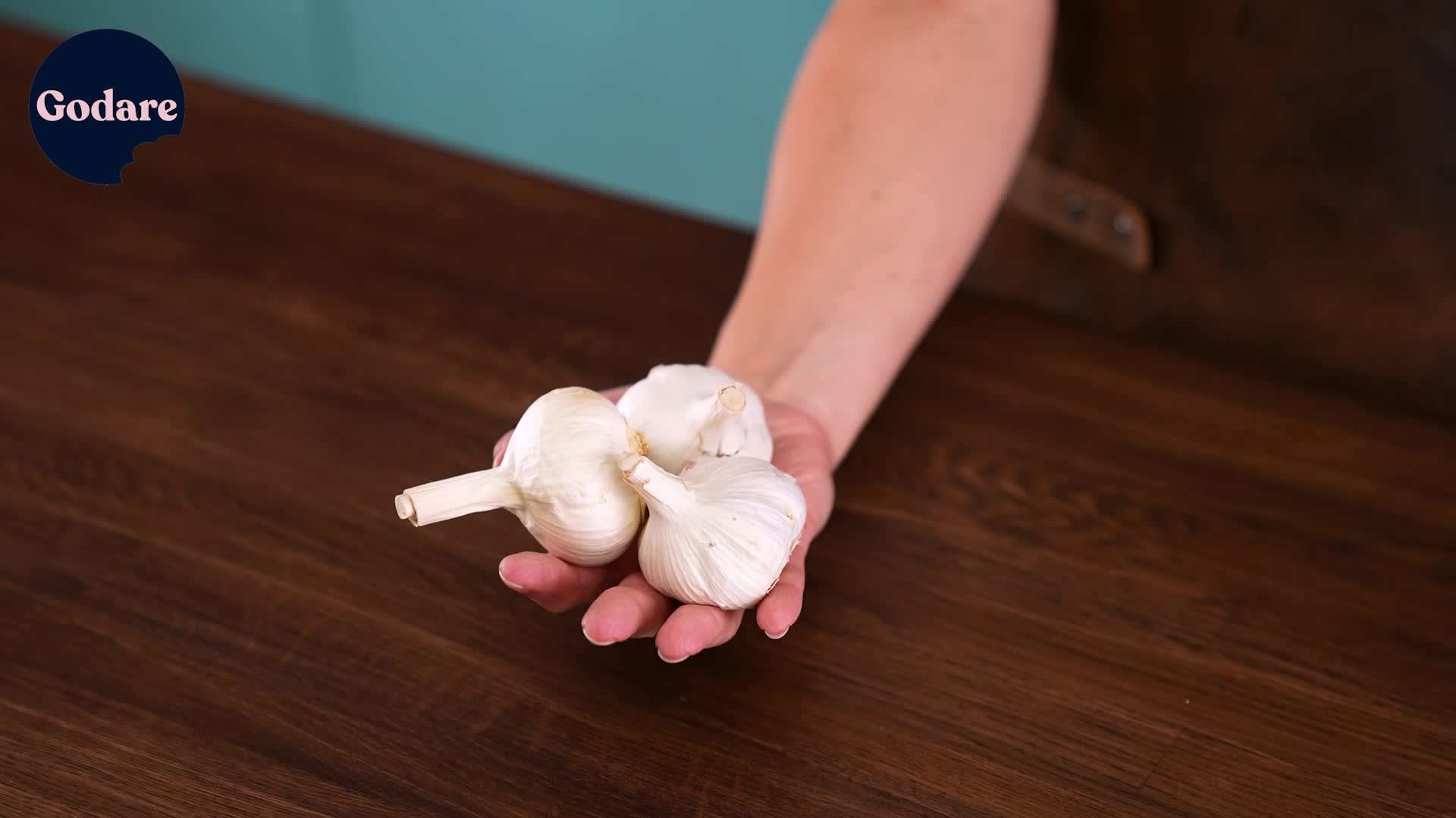 Tre enkla sätt att skala vitlök