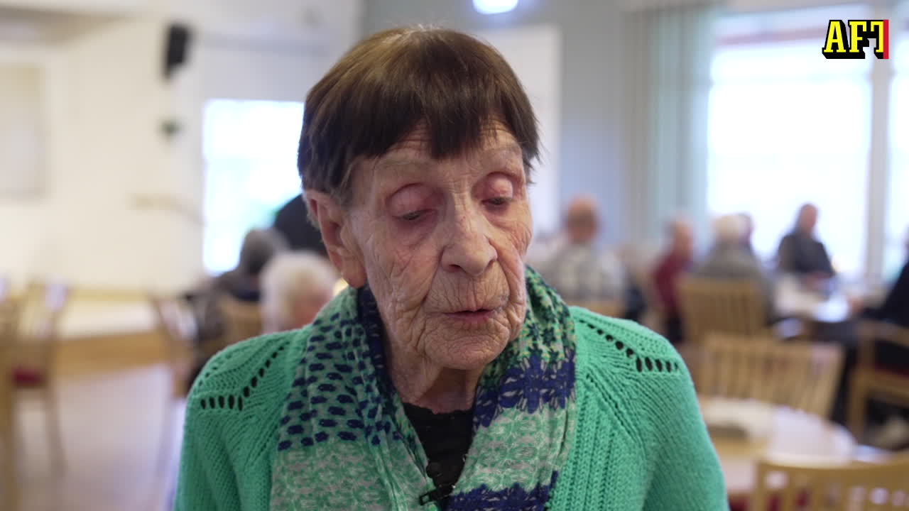 Rut, 100, är fortfarande volontär