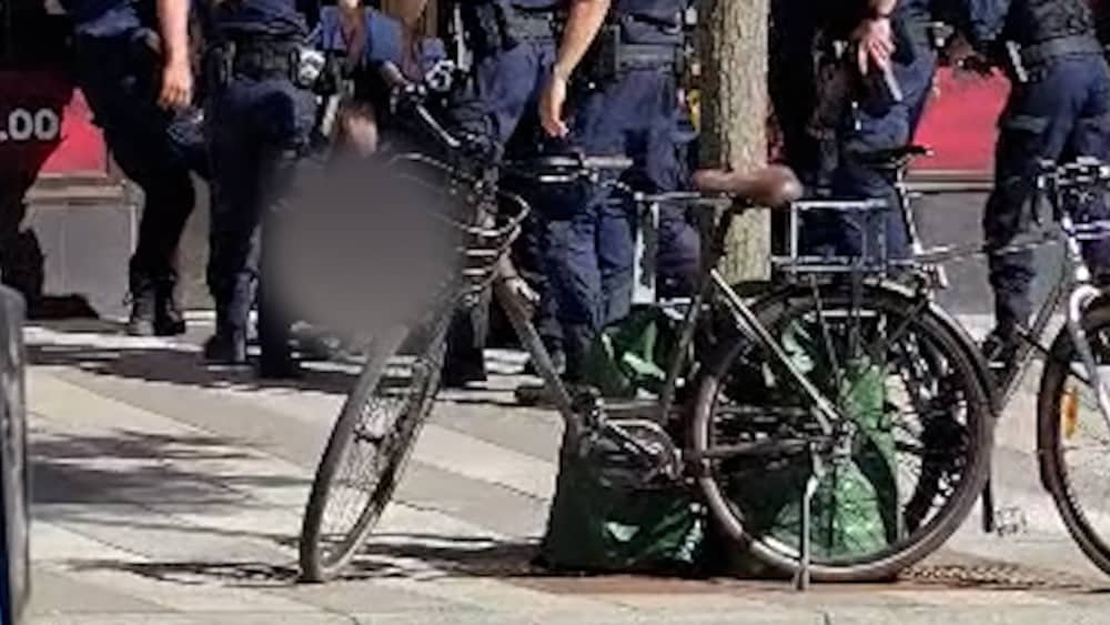 H&auml;r brottas naken knivman ner av polisen