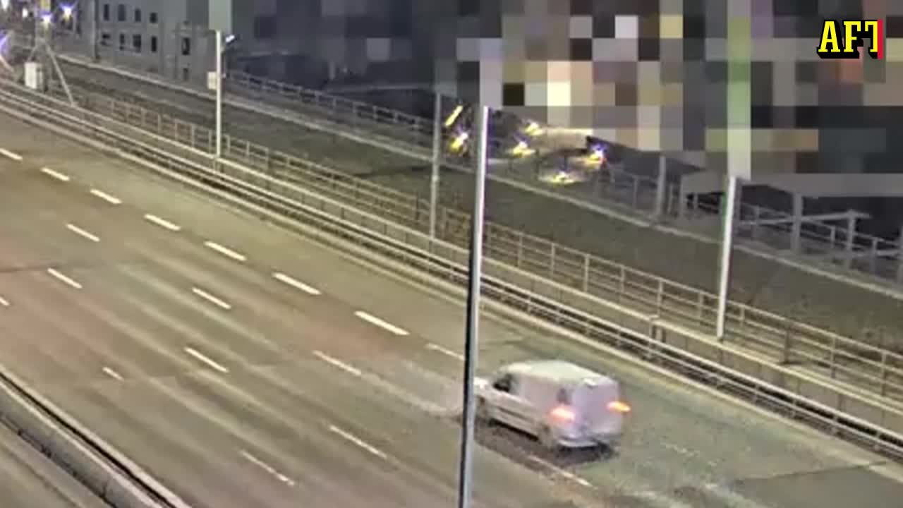 Se diplomatbilens tur på tvärbanespåret