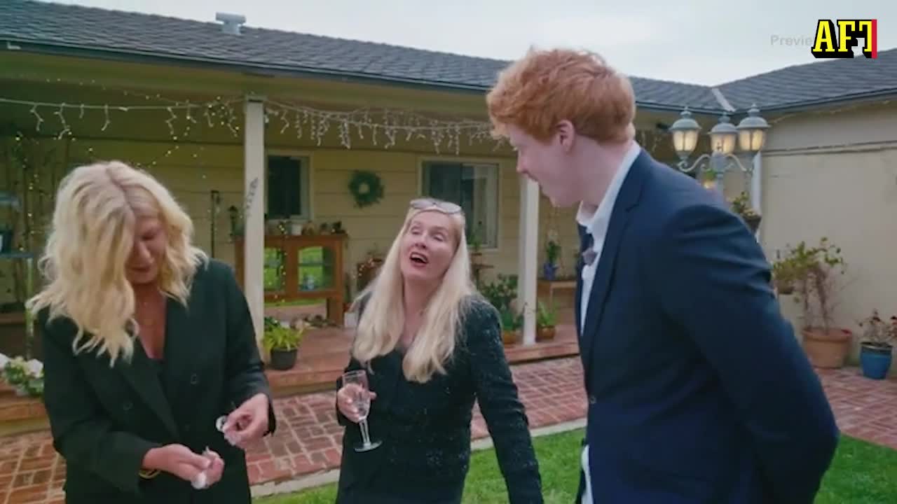 Mauri besöker Gunilla Persson och Iris begravning