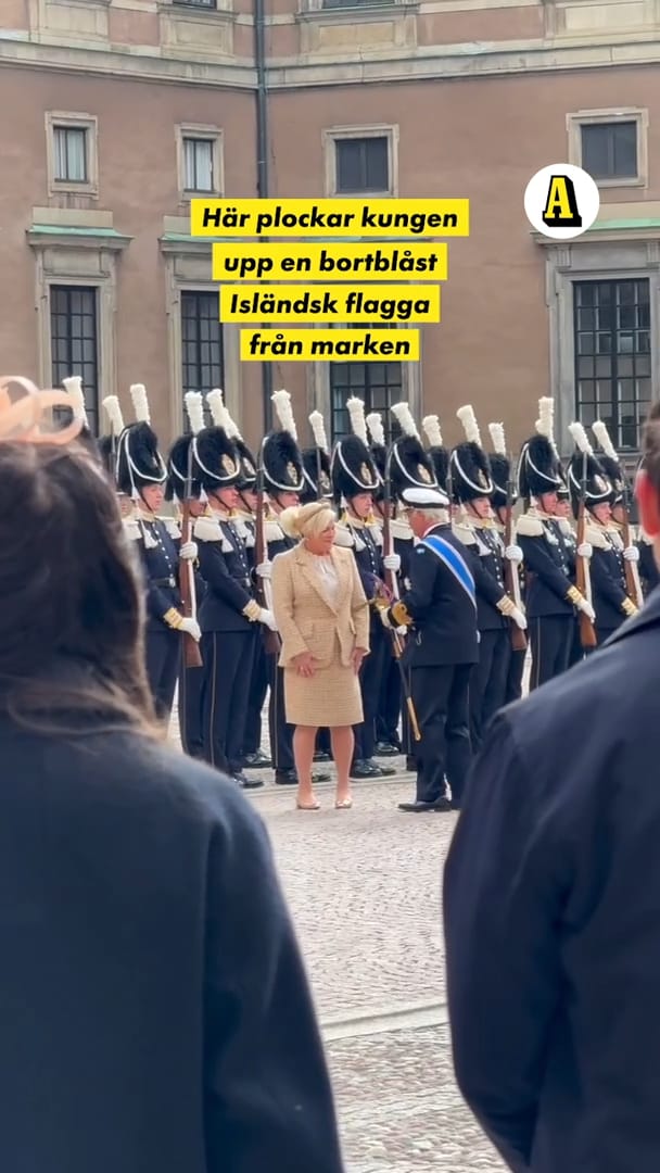 Här löser kungen flaggfiaskot