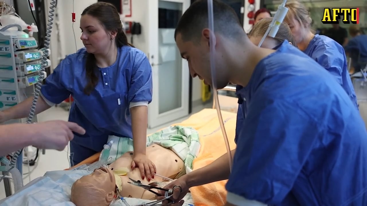 Ukrainska läkare lär sig att rädda liv – i Sverige