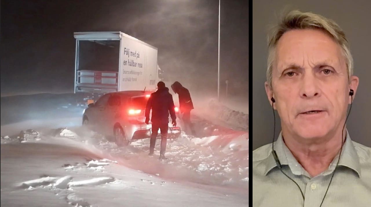 Bilar fortfarande fast på E22 – ”Har tagit alldeles för lång tid”