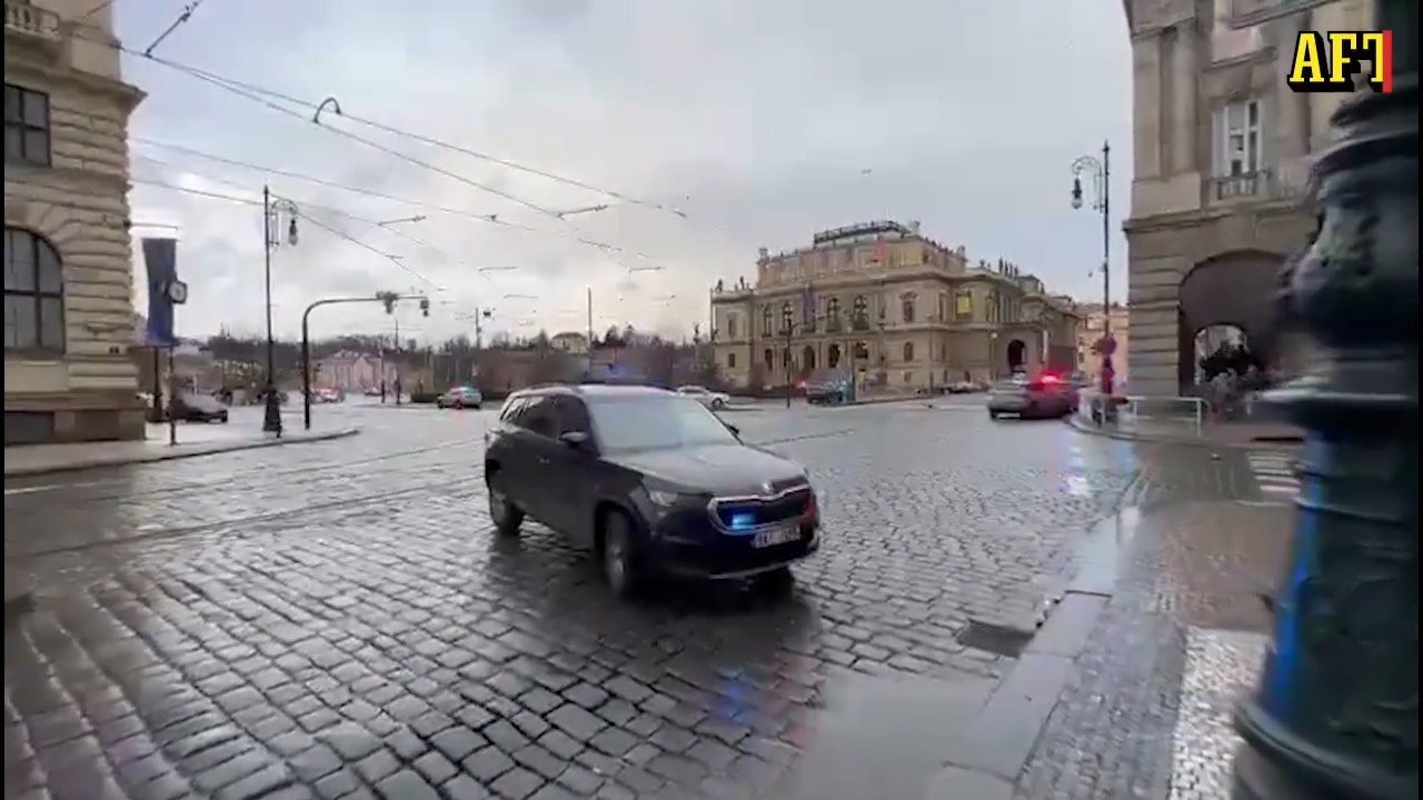 Här är polisens stora insats – minst 15 döda i masskjutning i Prag