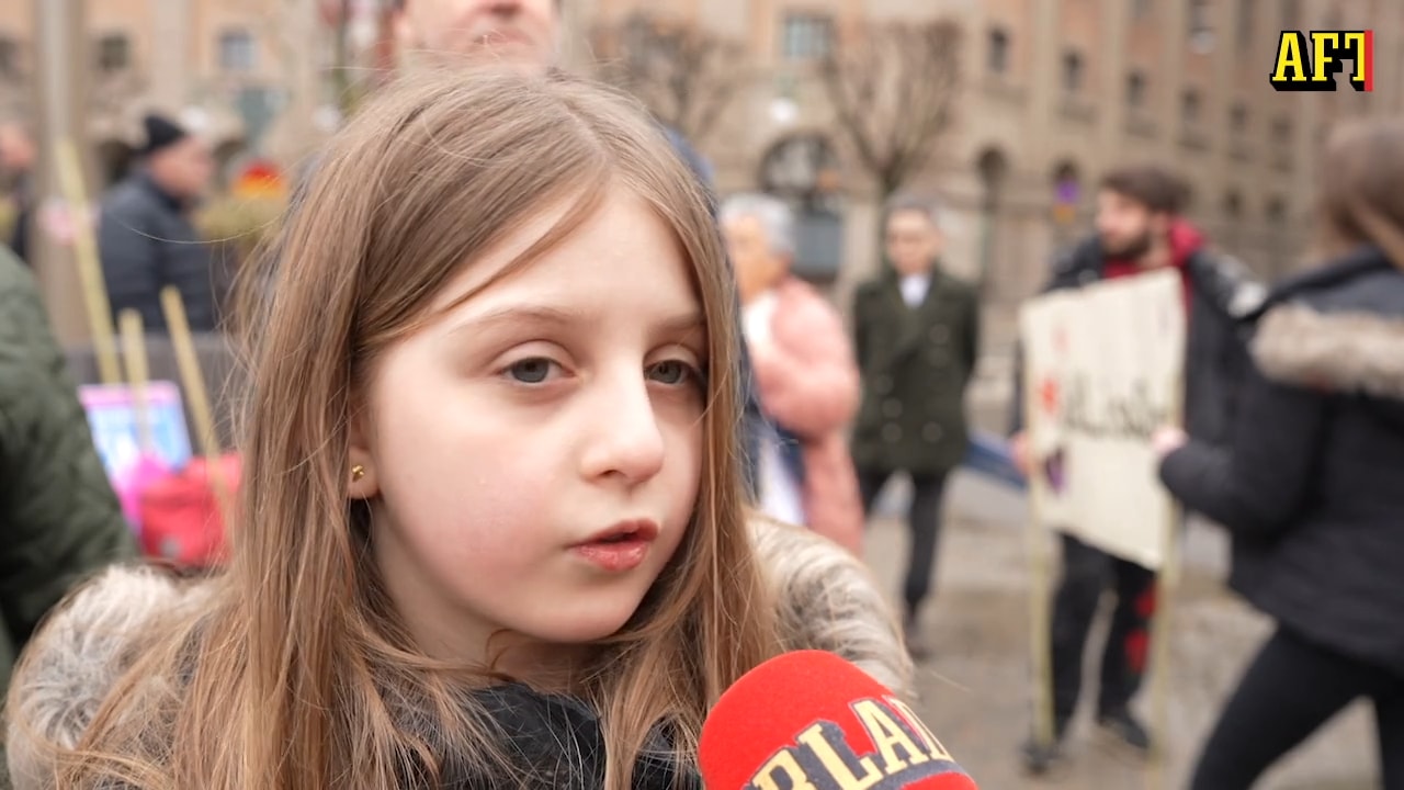 Demonstration för Lisa, 9 – riskerar utvisning
