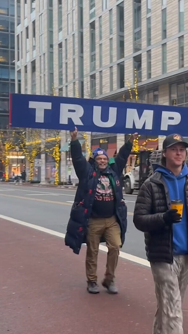 Emelie Svensson: ”Mycket folk inför Trumps seger-rally”