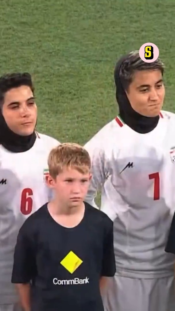 Irans spelare stod tysta under nationalsången