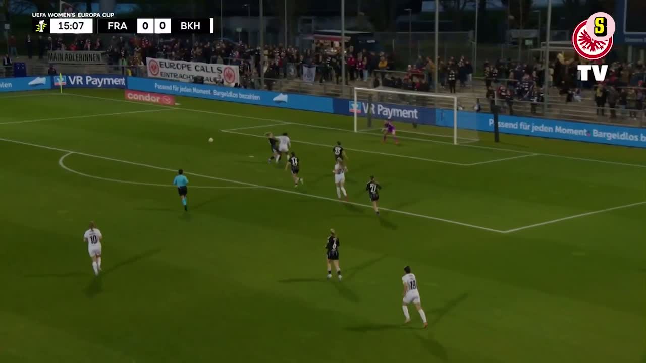 Felicia Schröder slår till från halva plan