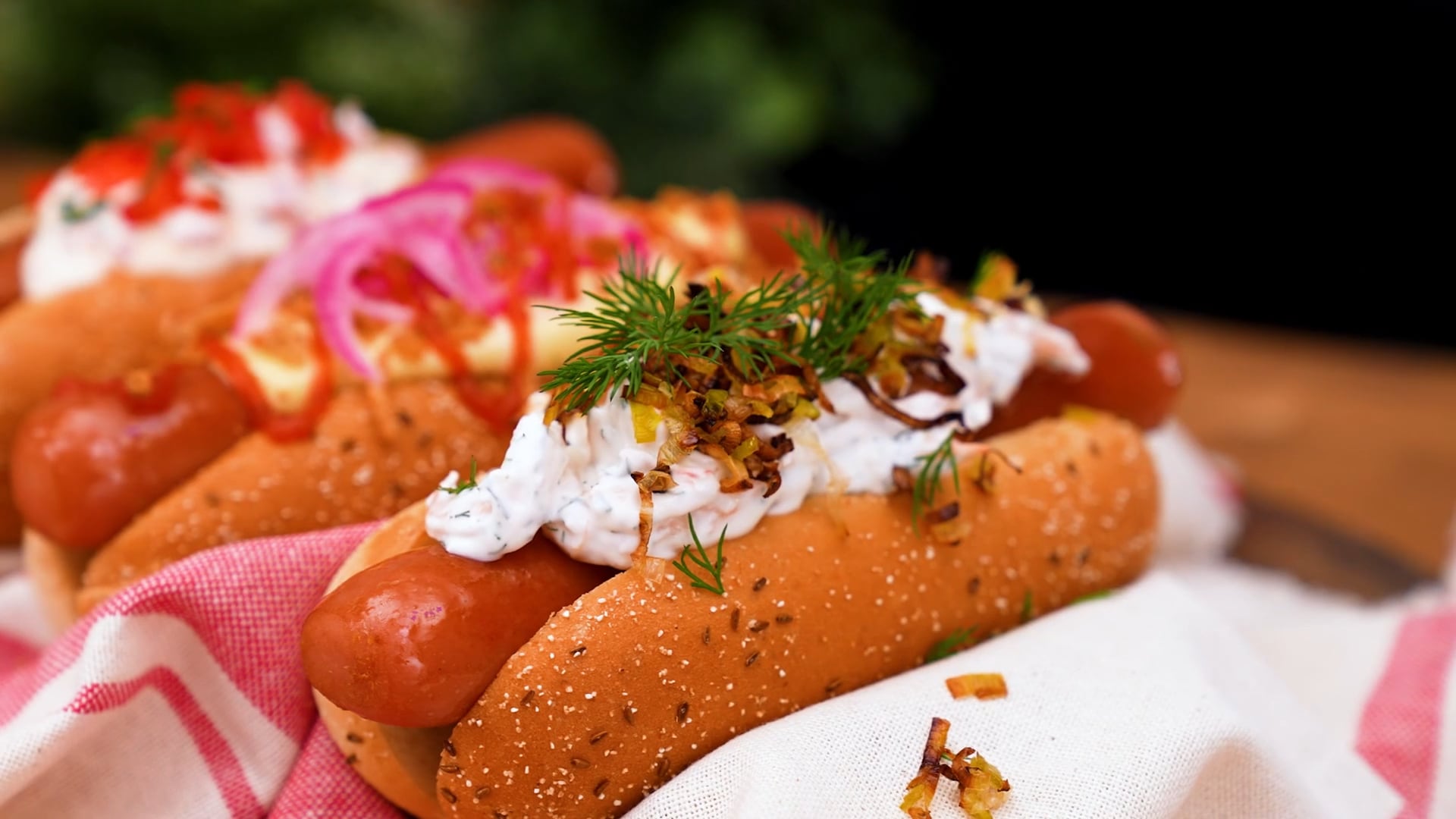 Tre korvar med topping