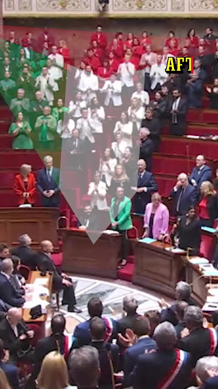 Se den franska oppositionens kläd-kupp - Aftonbladet TV