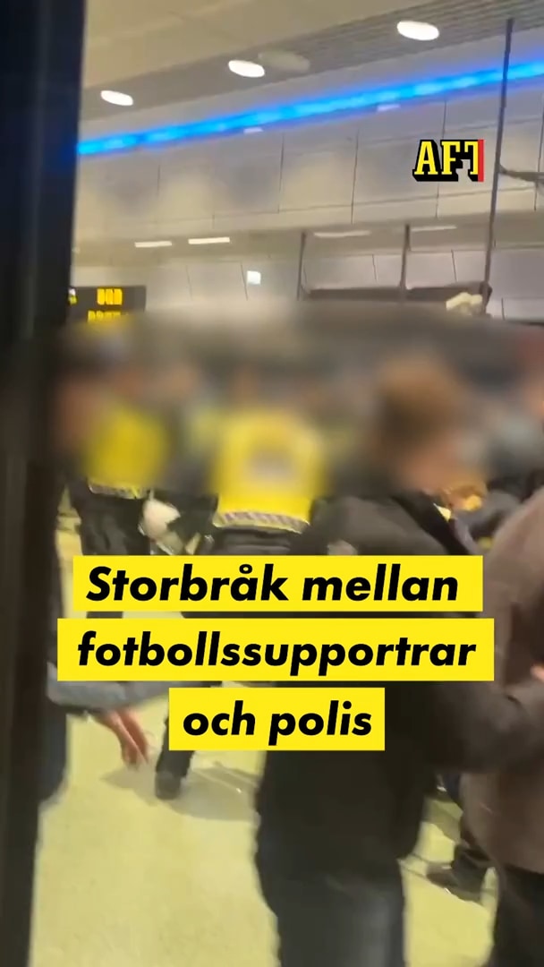 Kaos i Stockholm – supportrar slåss med polisen