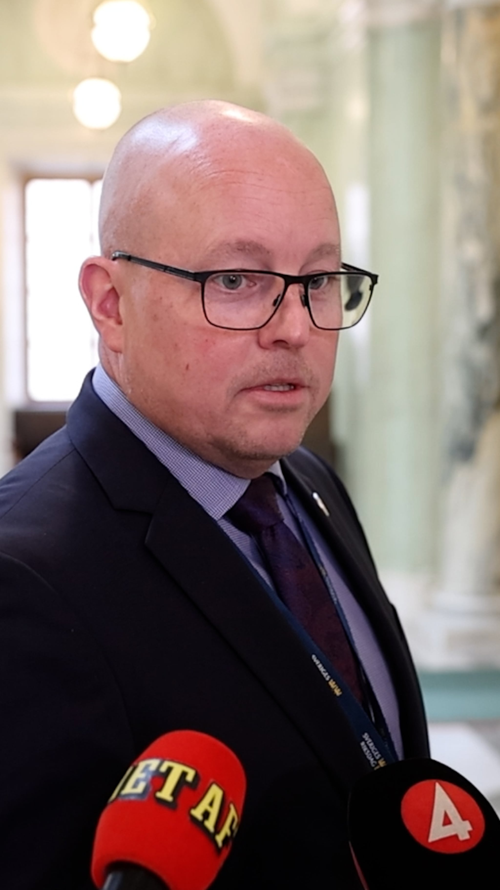 Ledamotens kollega avstängd: ”Jätteledsen”