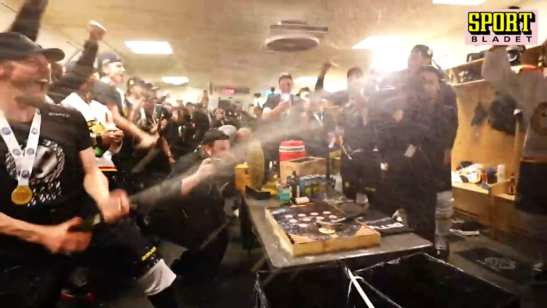 Brynäs klart för SHL – se när spelarna och fansen firar