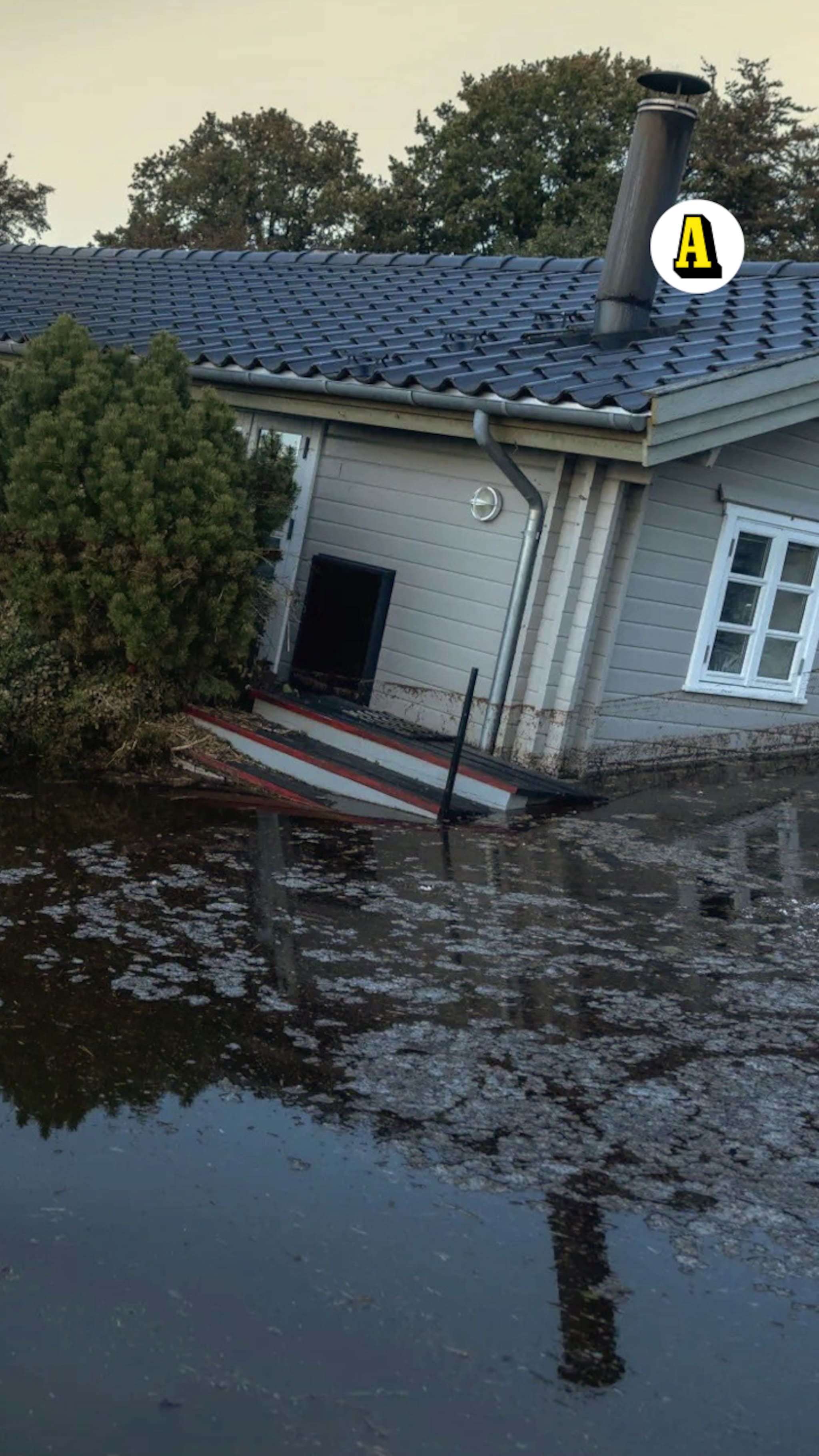 Såg på nyheterna hur deras hus flöt iväg: ”Bara skrek”