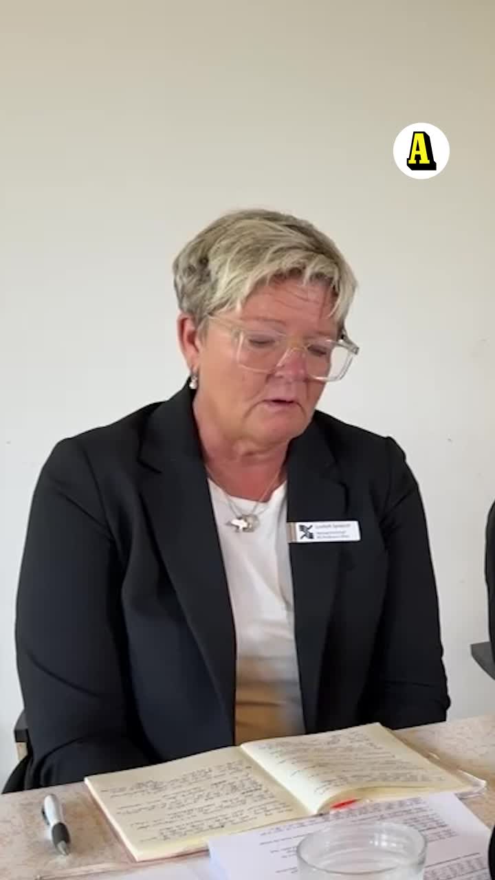 Beskriver händelseförloppet: ”Trycker på överfallslarmet”