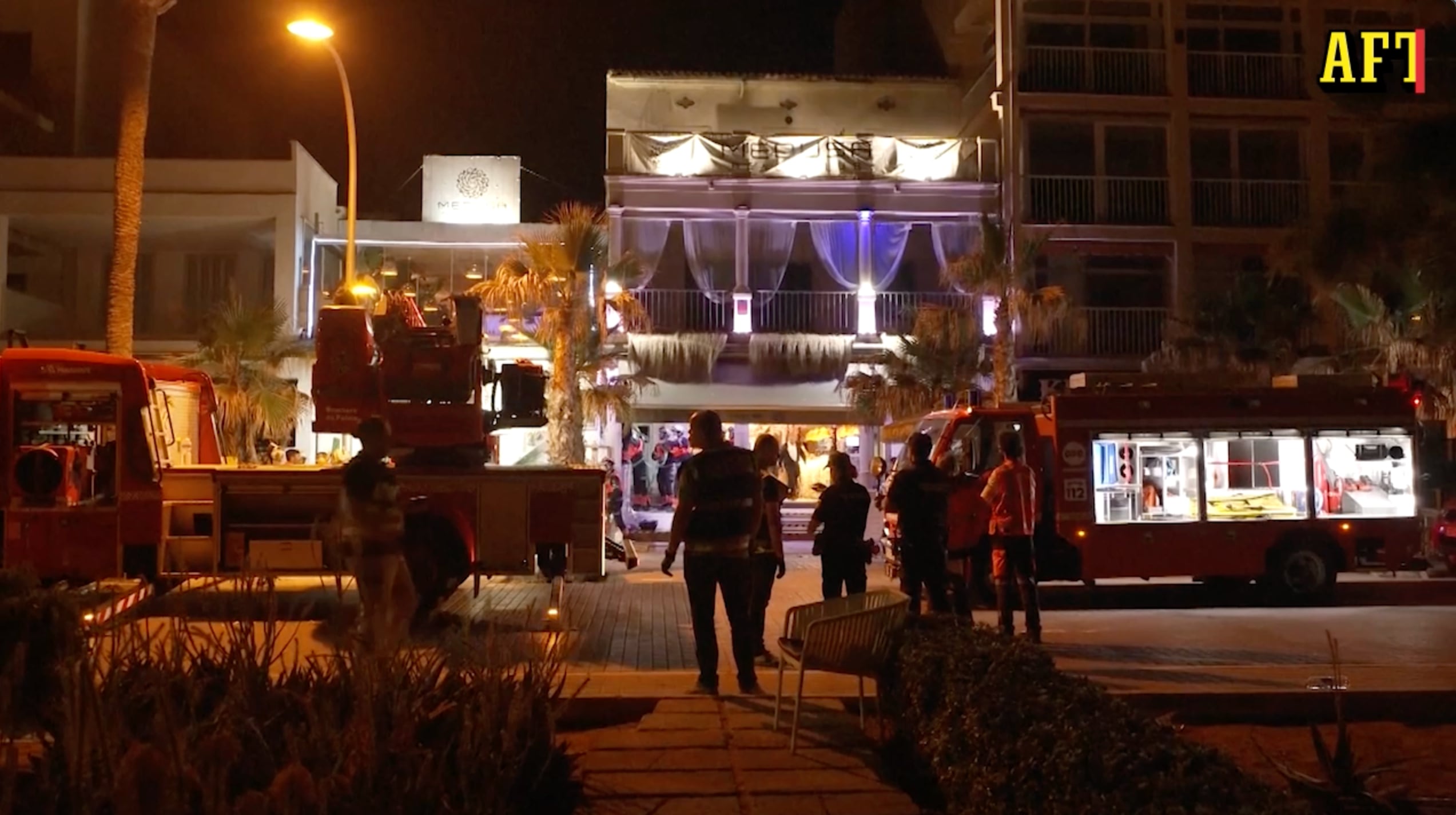 Fyra döda i restaurangras på Mallorca – ”lyssnar efter ljud från instängda”