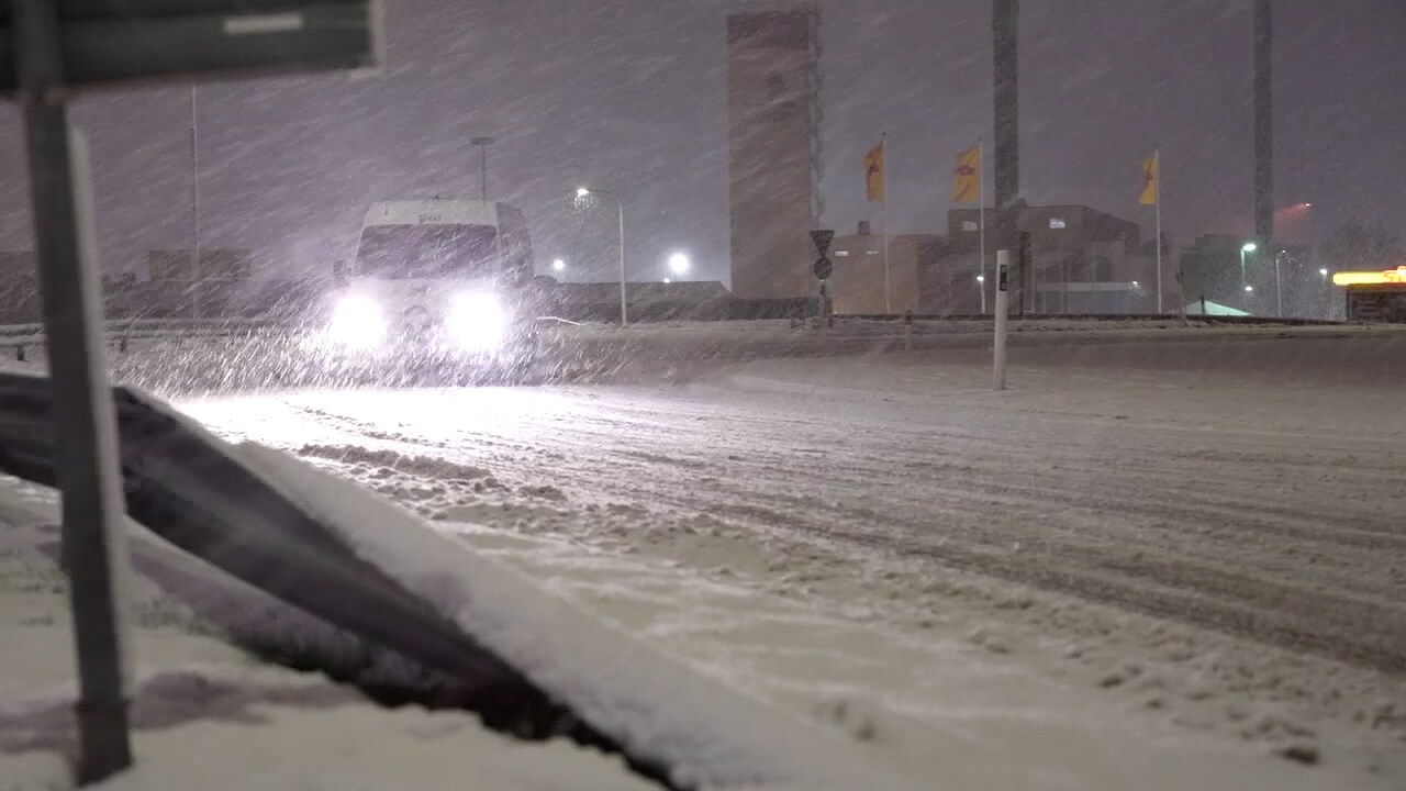 Stora mängder snö väntas: ”El-ledningar kan ta skada”