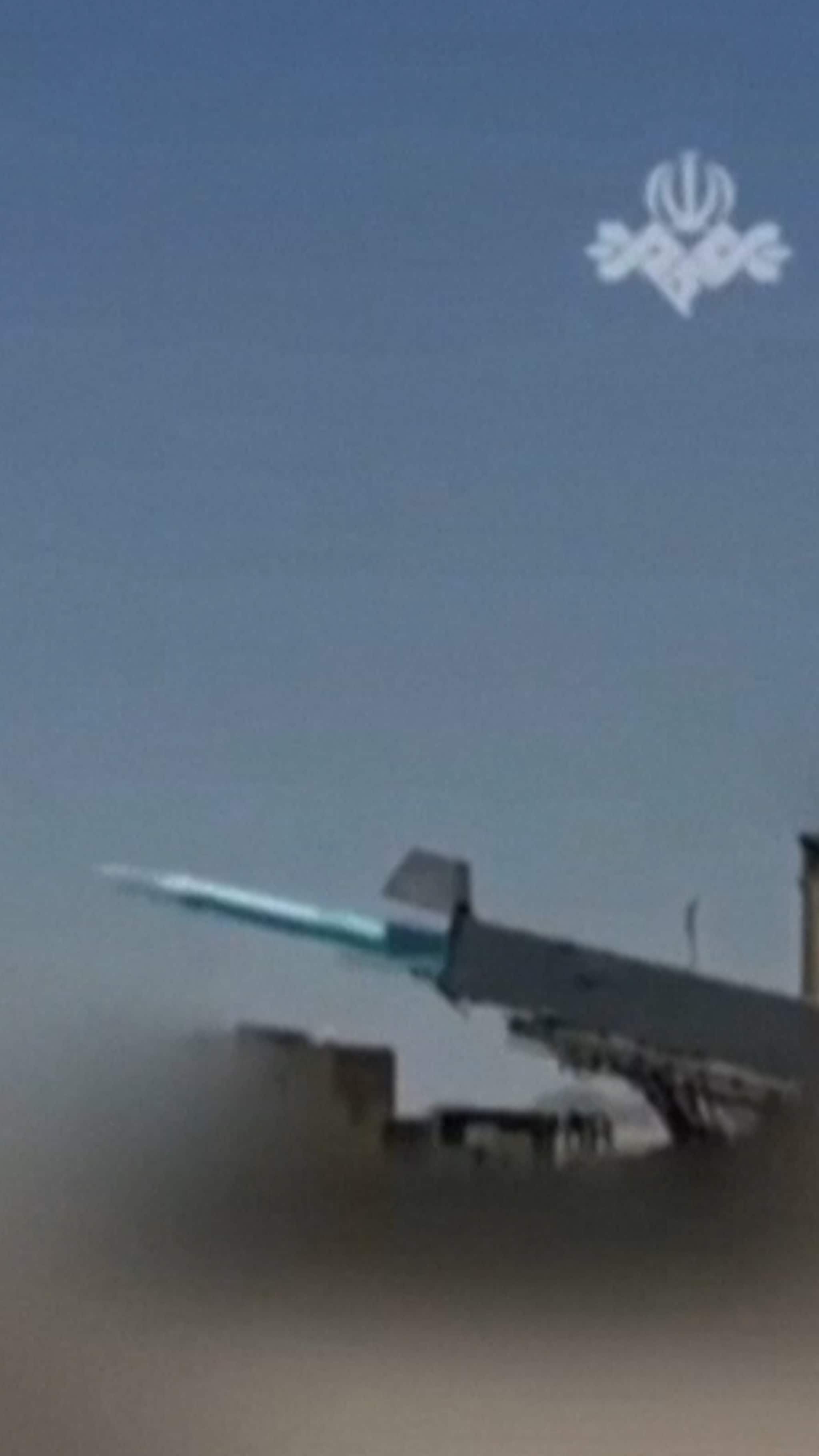 Här avfyrar Iran missiler