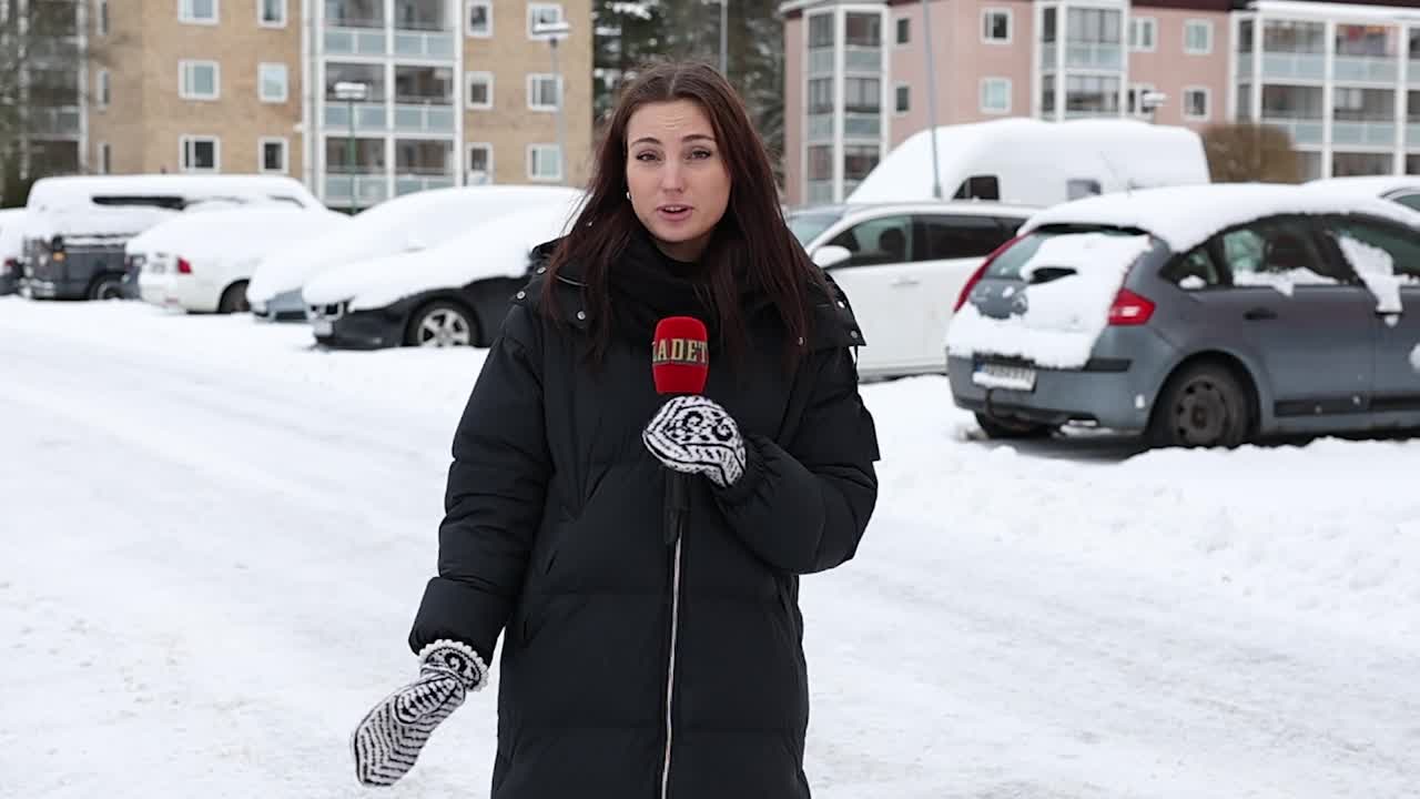 Kvinna vårdas efter våldtäkt – polisen: ”Kan ha legat under bil hela natten”