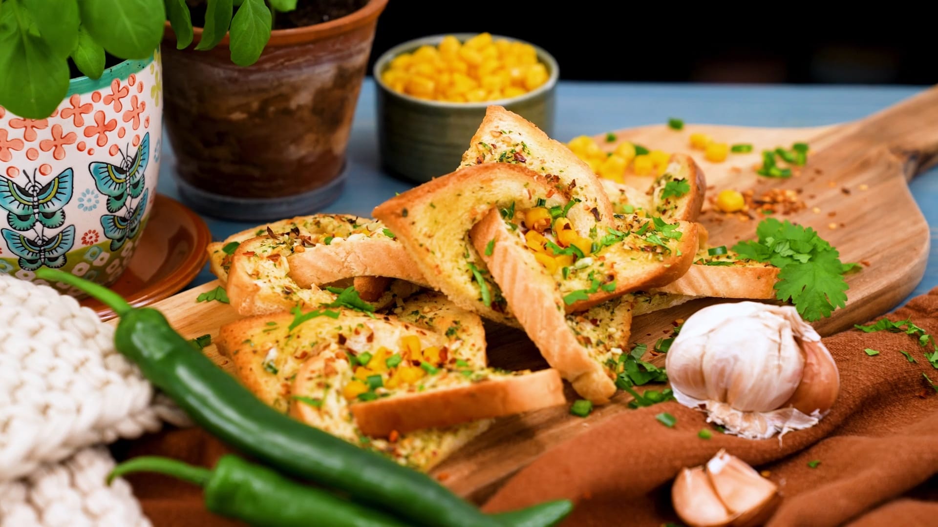 Flower cheese garlic bread