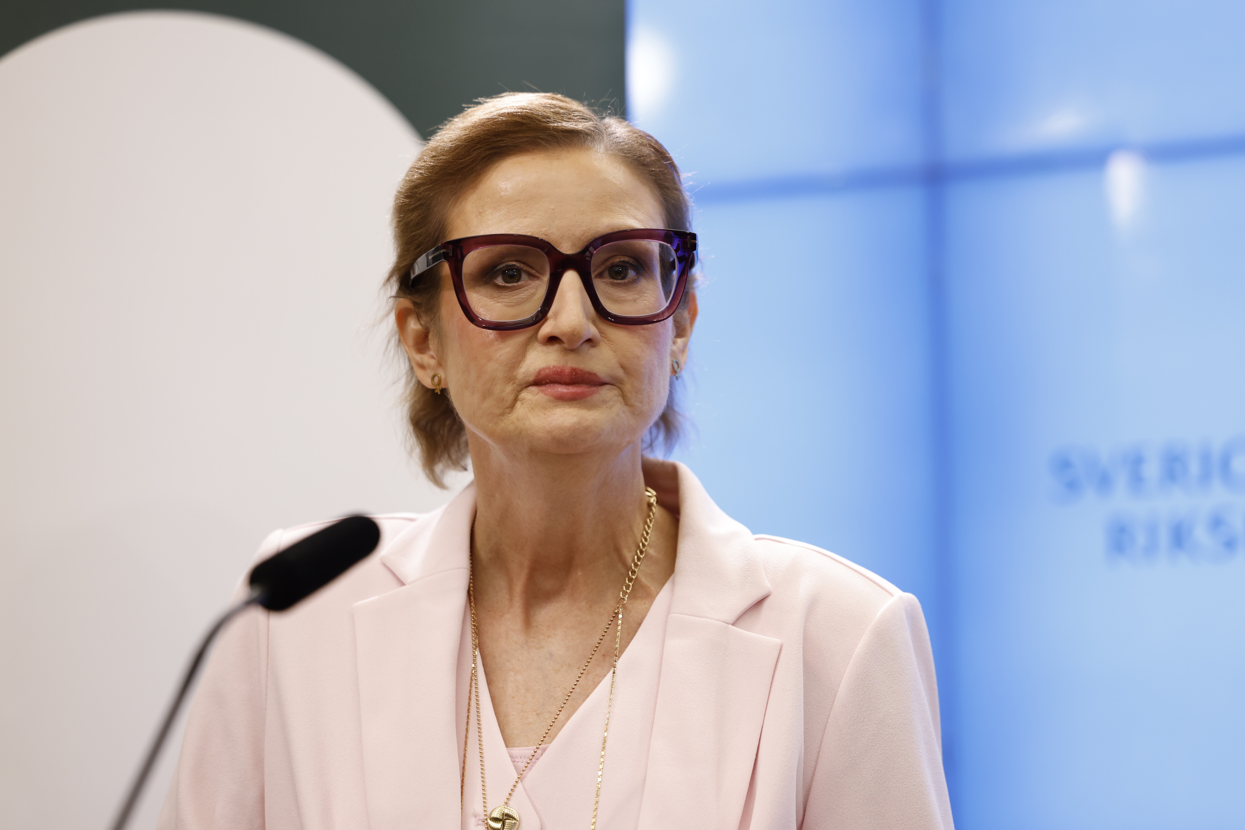 Ohlsson tillbaka: ”Tumörer, Trump och Tidö”