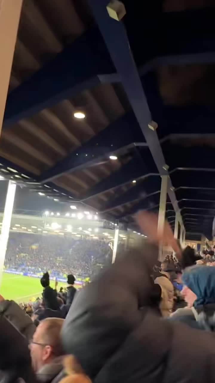 Arenan exploderar – i 98:e minuten