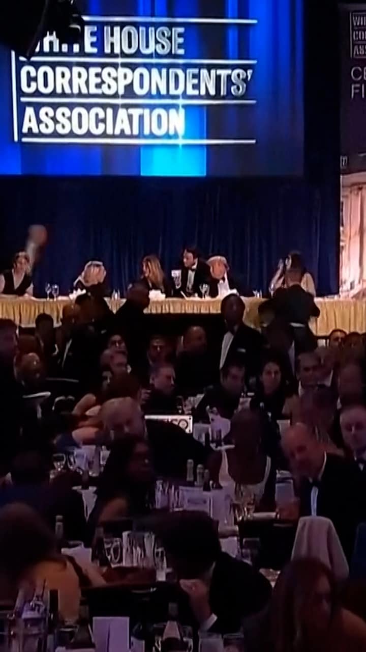 Här hörs skotten – Trump evakuerad