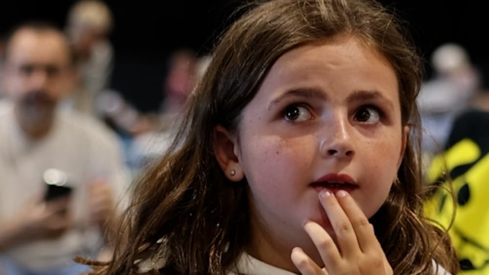 Lya, 9, har flytt br&auml;nderna tv&aring; g&aring;nger