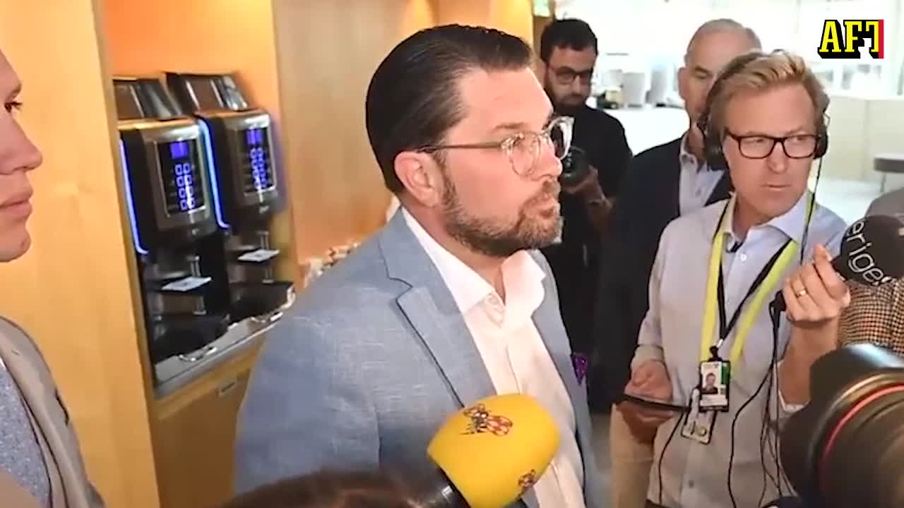Här pressas Åkesson om trollfabriken