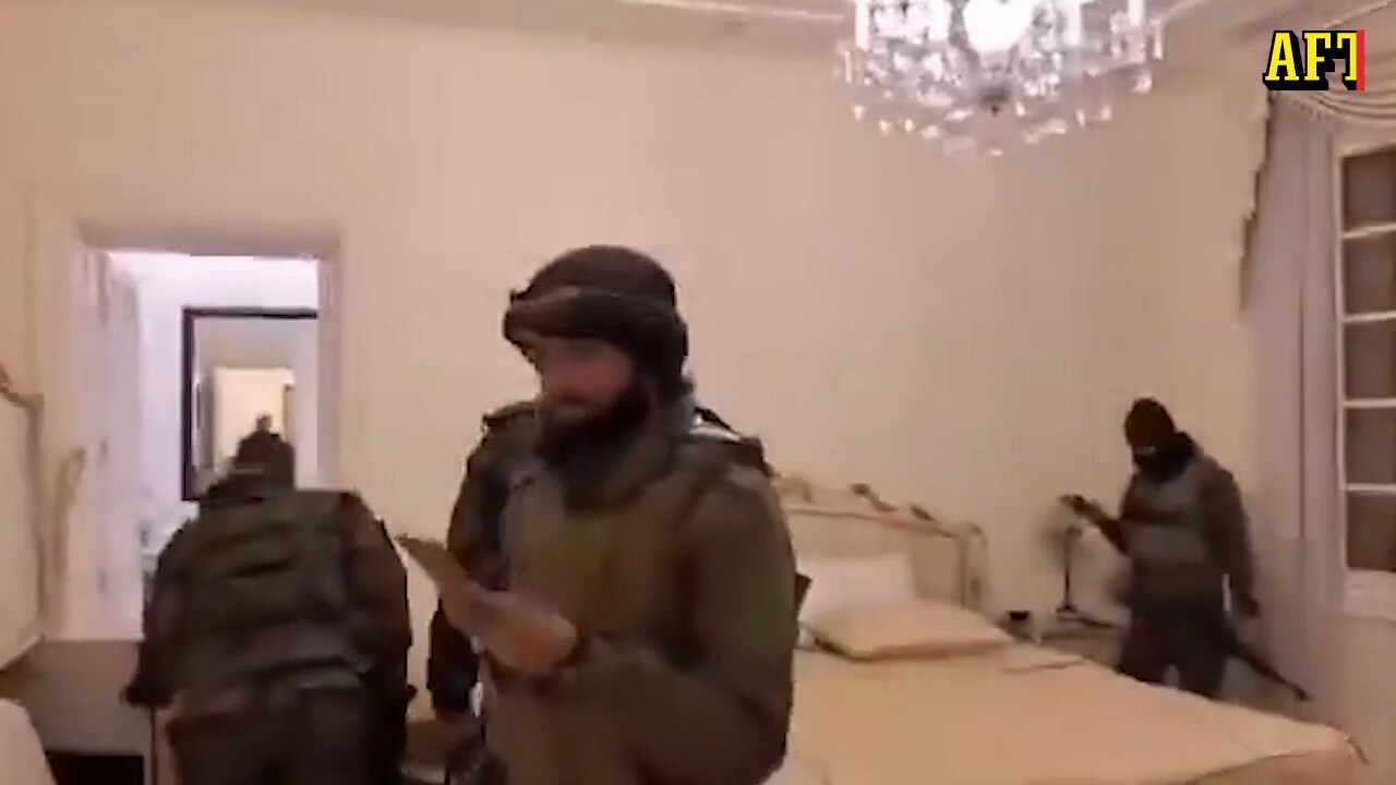 Rebellerna inifrån presidentens palats: ”Här är deras jacuzzi”