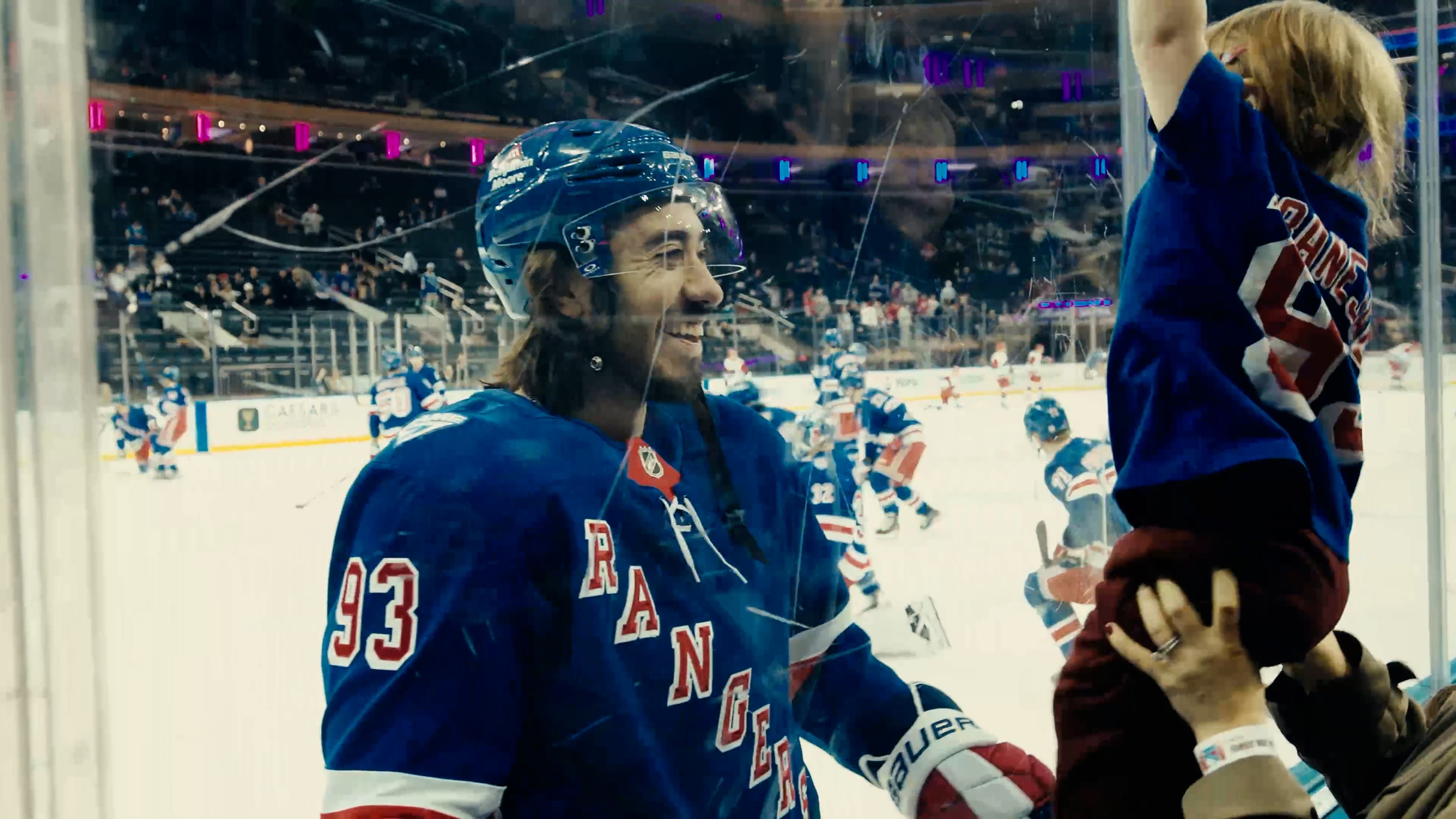 Går på Rangers-match med Irma Helin Zibanejad