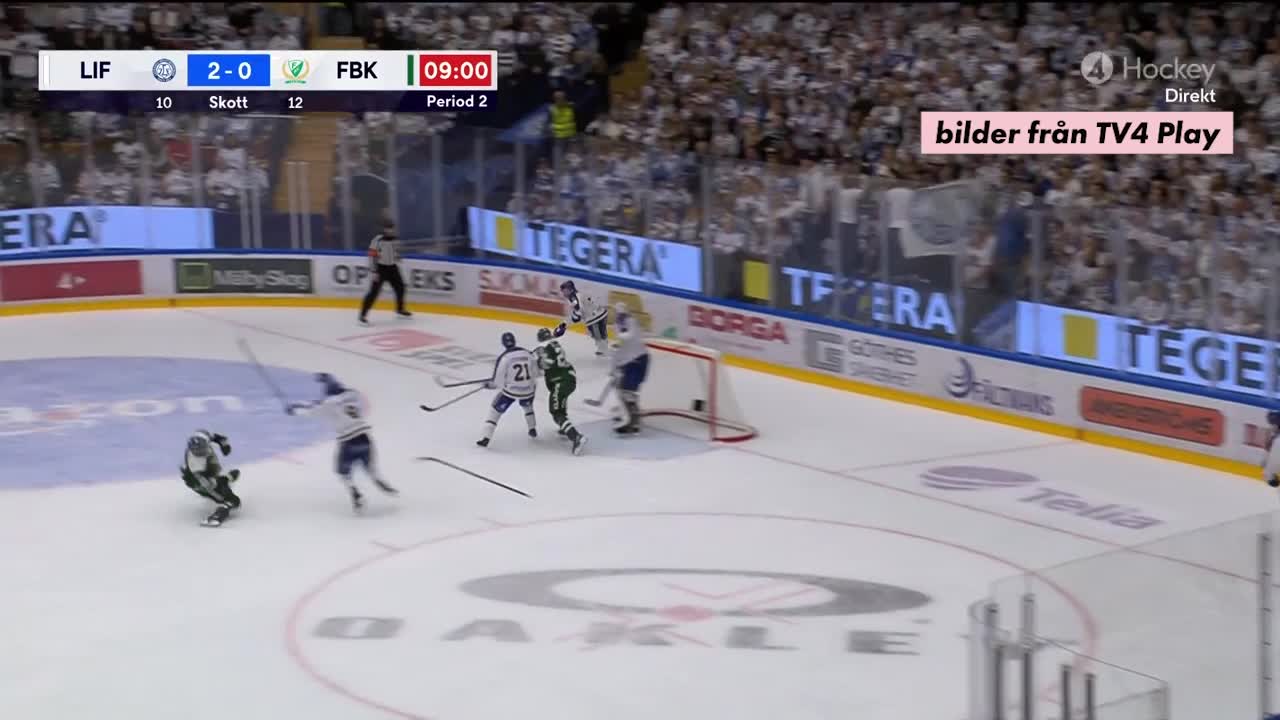 Per Åslund knockades och blev liggande på isen