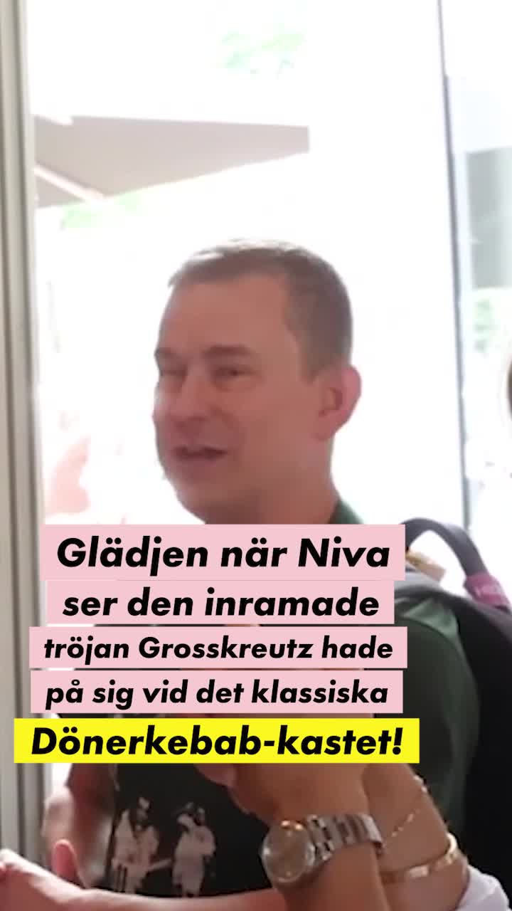 Nivas glädje när han ser klassiska kebabtröjan