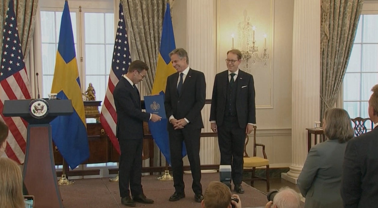 Nu går Sverige med i Nato