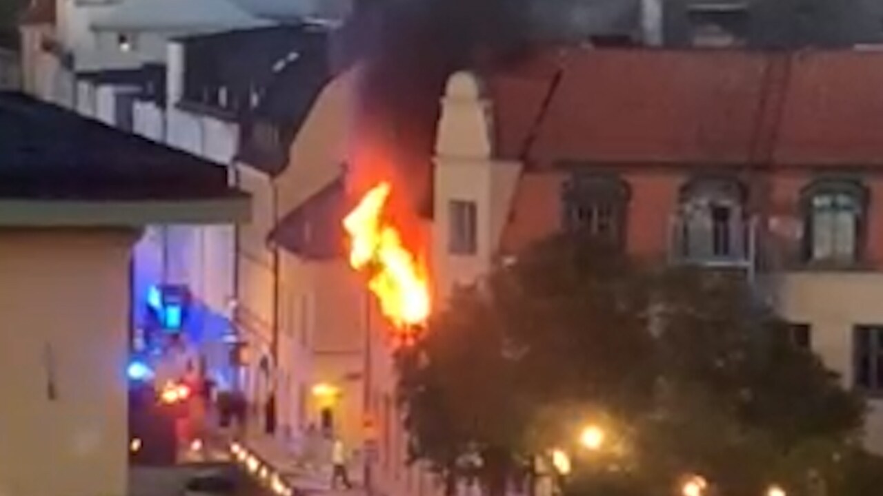 Kraftig brand i centrala Uppsala – lågor slår ut