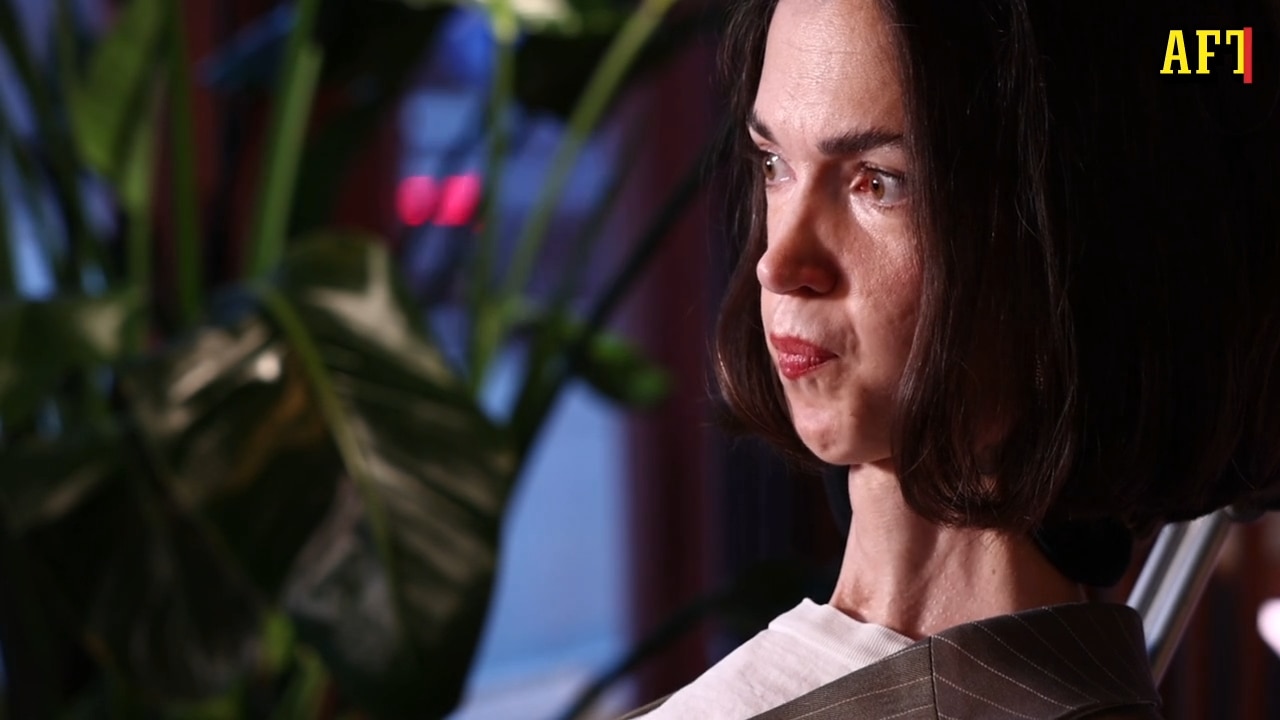 Pernillas medicin tvingar henne till Kina: “Ingen gör något”