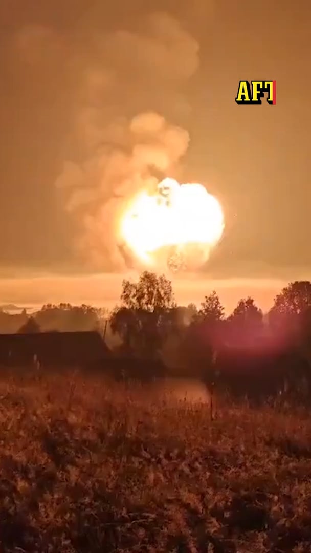 Ryskt vapenlager förstört – se explosionen