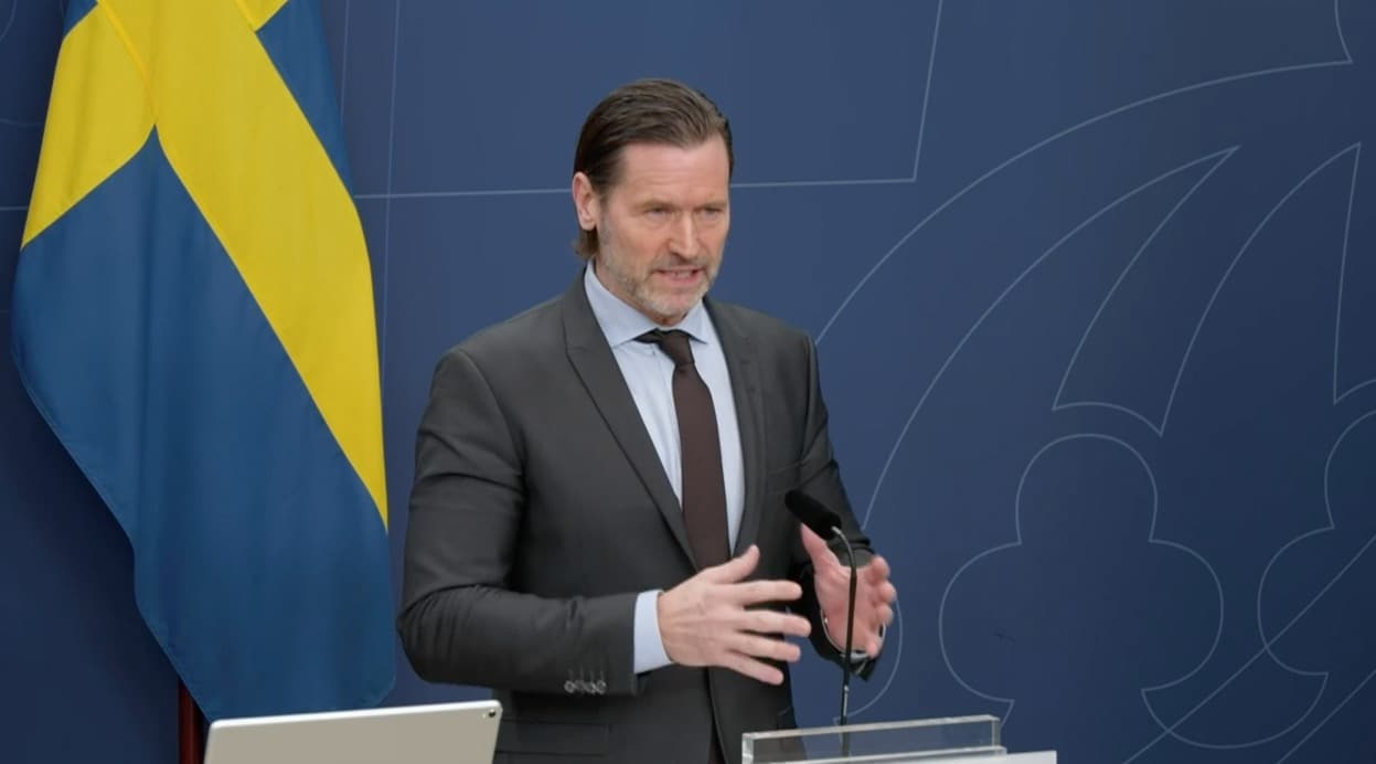 Fel kläder kan räcka för visitering - Martin Melin förklarar