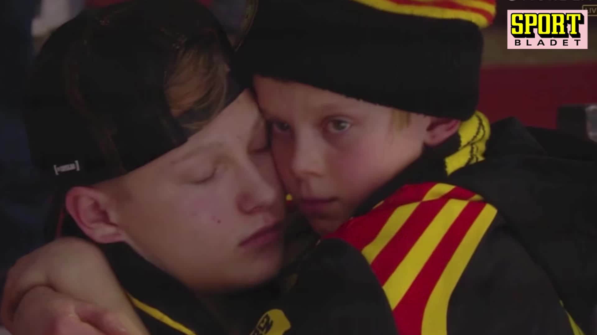 HockeyAllsvenskan: Ett år efter uppmärksammade bilden – nu firar kusinerna