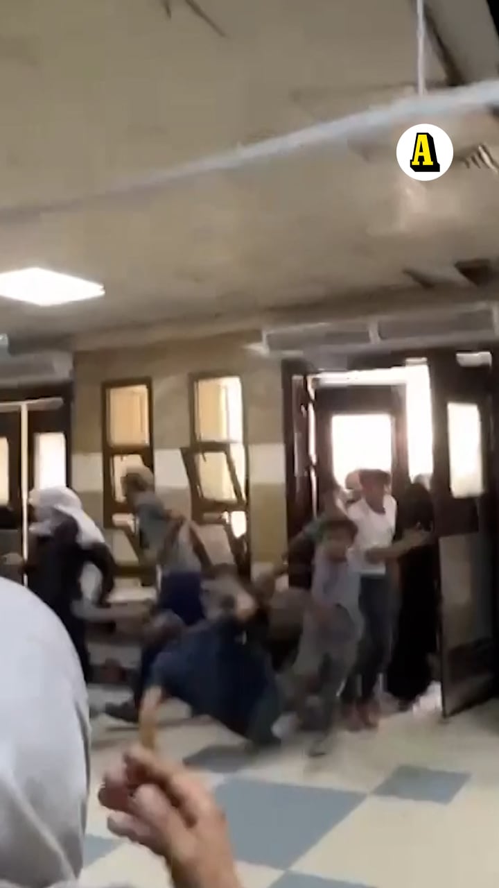 Här flyr människor sjukhusattacken