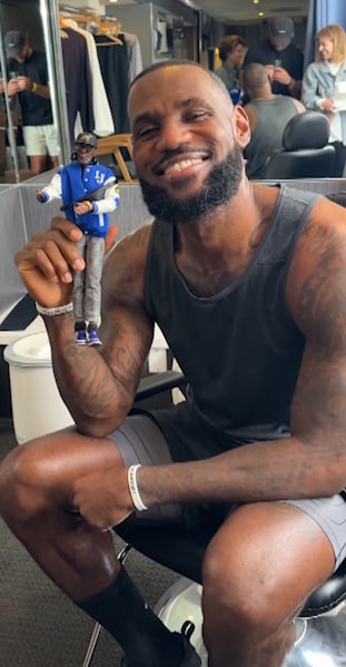LeBron James förevigas som Ken-docka