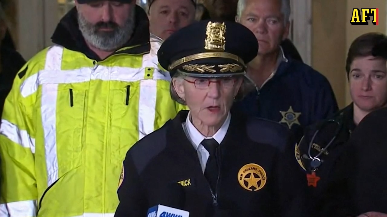 Polischefen: ”Två poliser har blivit skjutna”