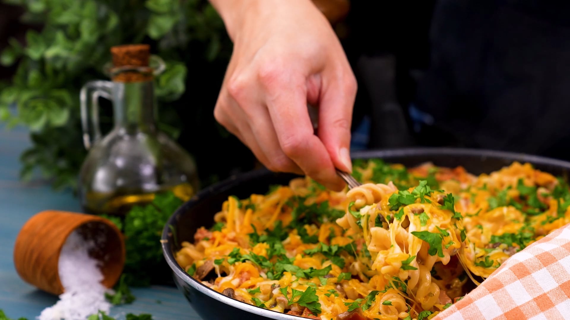 Pastasås med rökt korv