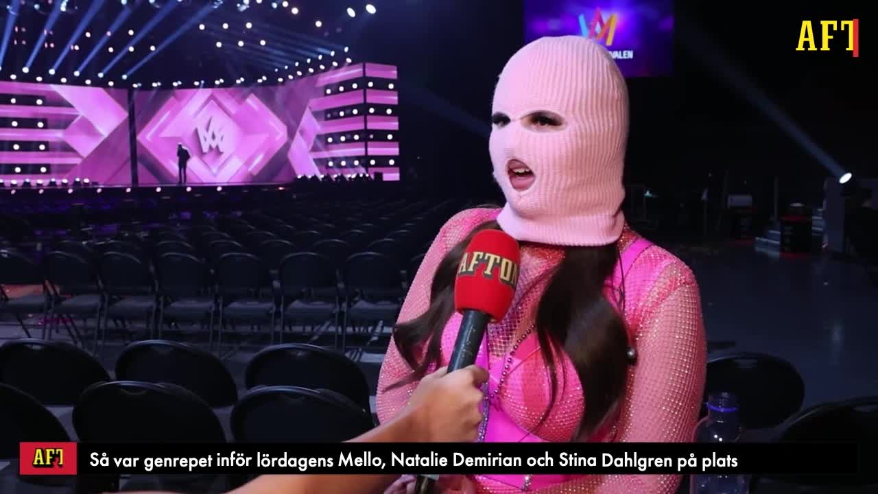 Fröken Snusk hårdtränar: Upp och ner på hästen – i klackar