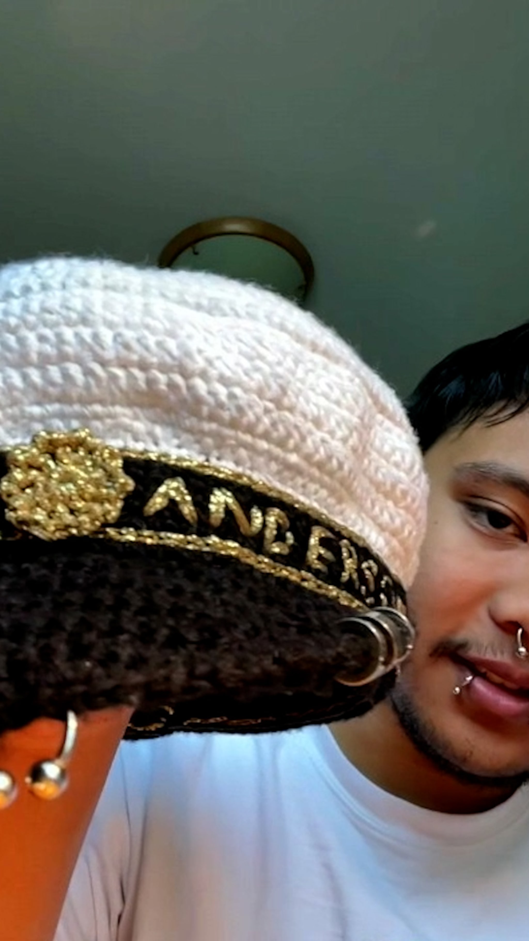 Teddy virkade sin studentmössa