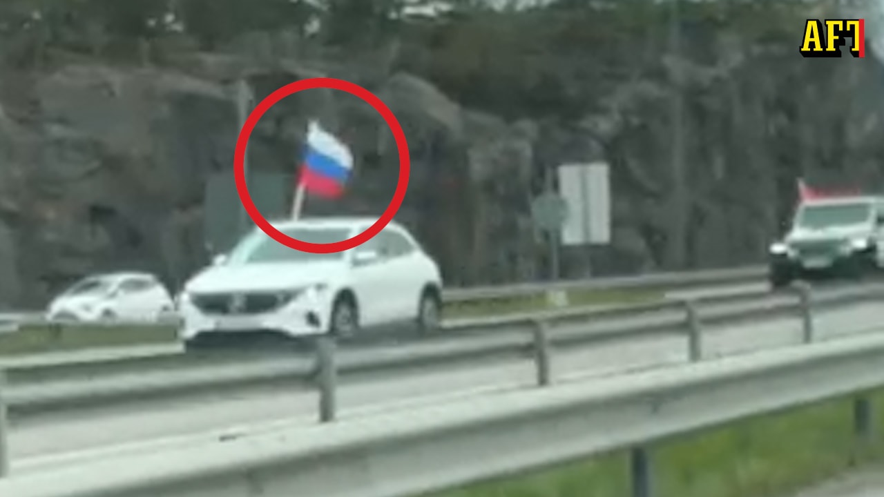 Här färdas bilarna med ryska flaggor – se karavanen